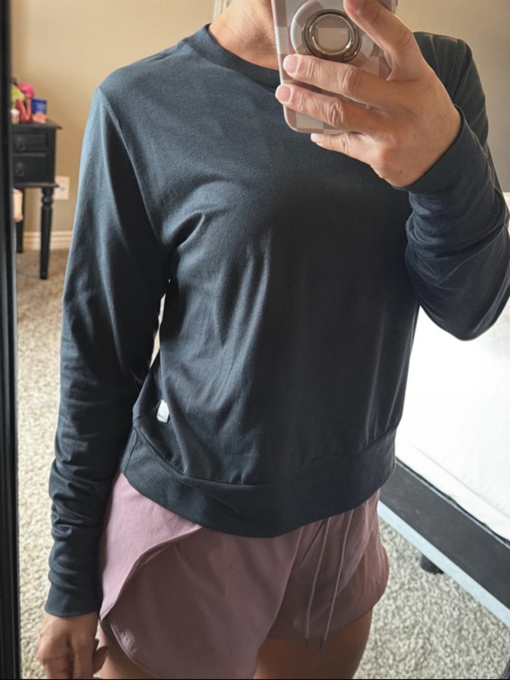 Vuori Women’s Black Long-Sleeve Crewneck Top